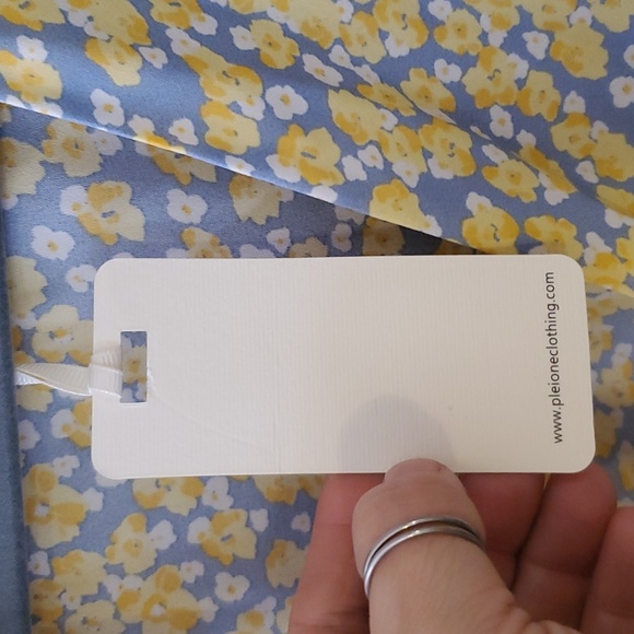 Pleione Sleeveless V-neck Twist Blouse In Dusty Blue Yellow Floral Size XS NWT - Picture 6 of 9